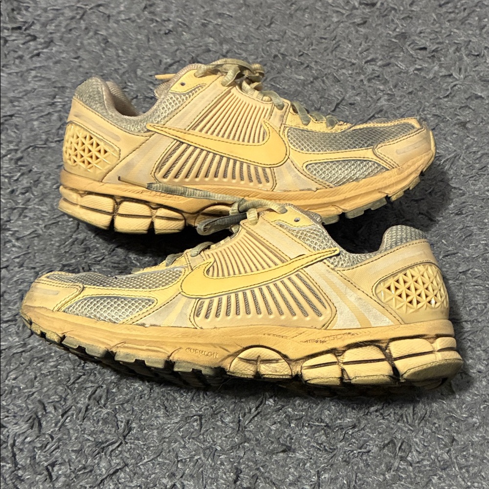 Nike vomero 5